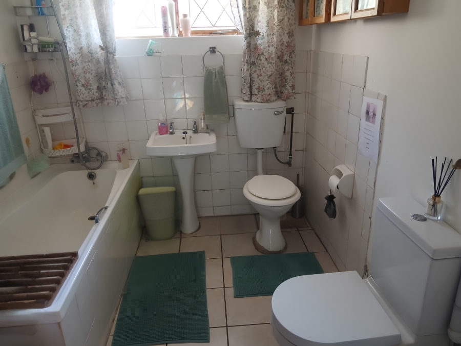 5 Bedroom Property for Sale in Queensberry Bay Eastern Cape